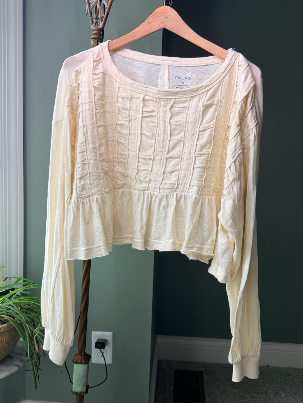 GT-0130 Pilcro Anthropologie Ivory Ruffle Peplum Top M 100% Cotton Cottagecore